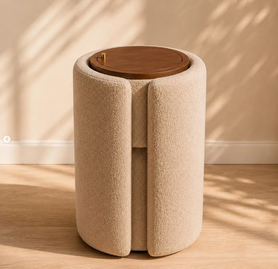 Coiffeuse fermée : cylindre en tissu bouclé beige et plateau en noyer