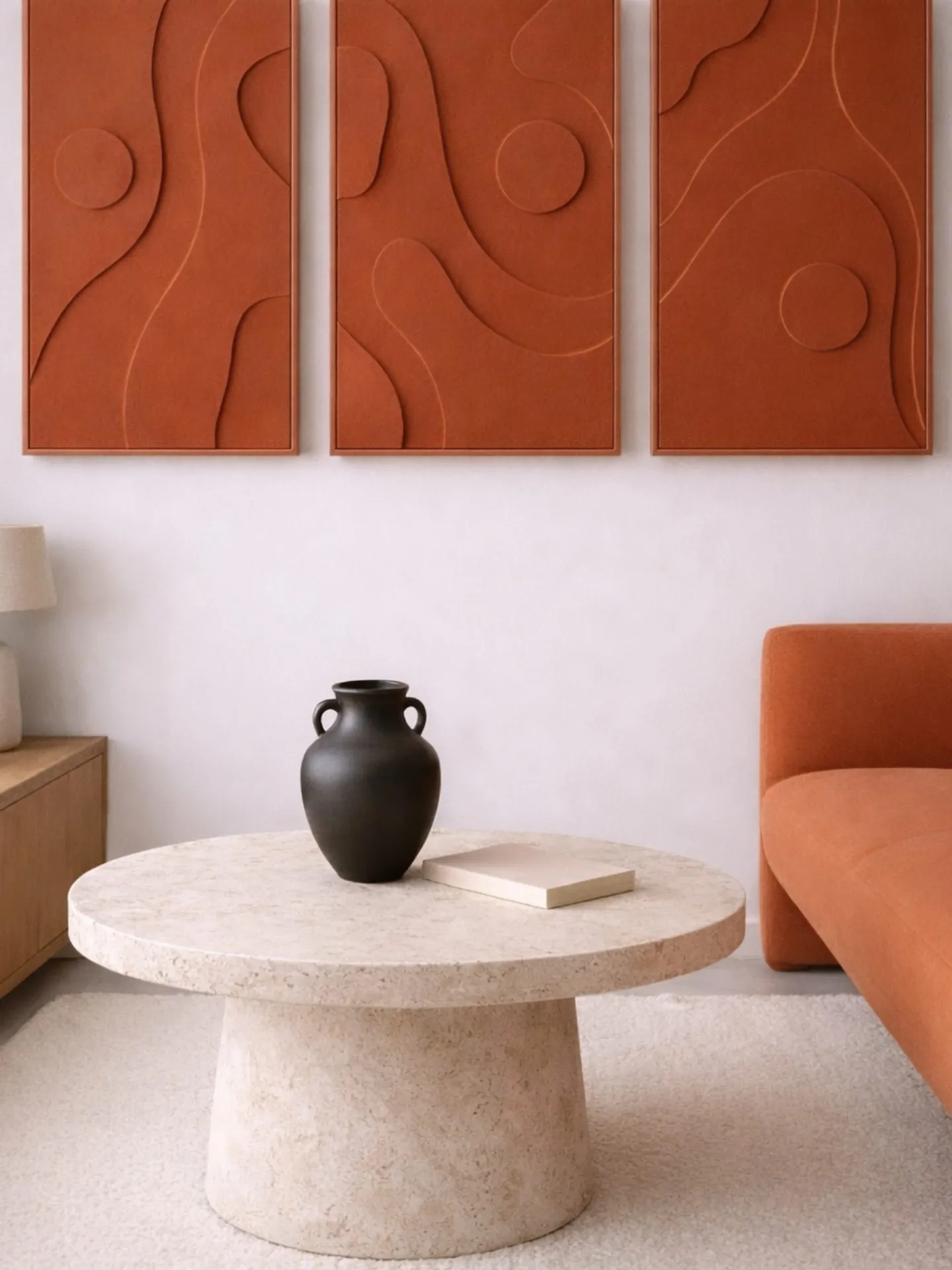 Panneaux muraux en relief terracotta et table en pierre