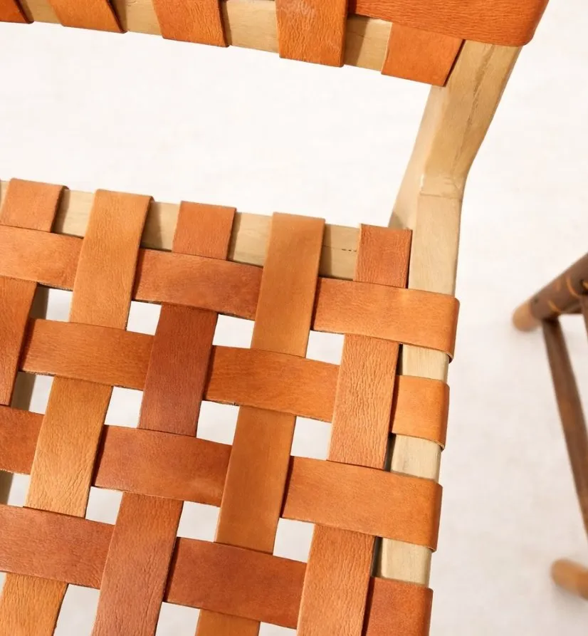 Chaise en cuir tressé